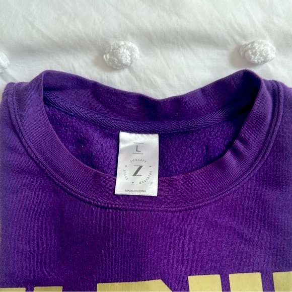 James Madison University JMU Cropped Crewneck - Picture 3 of 3